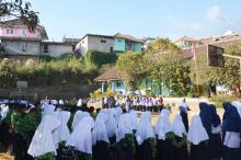 IKUT MERAWAT INDONESIA DI KAKI GUNUNG GEDE